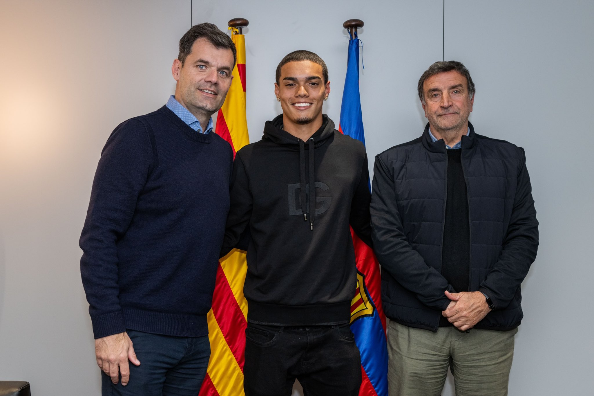 Filho de Ronaldinho assina contrato com o Barcelona