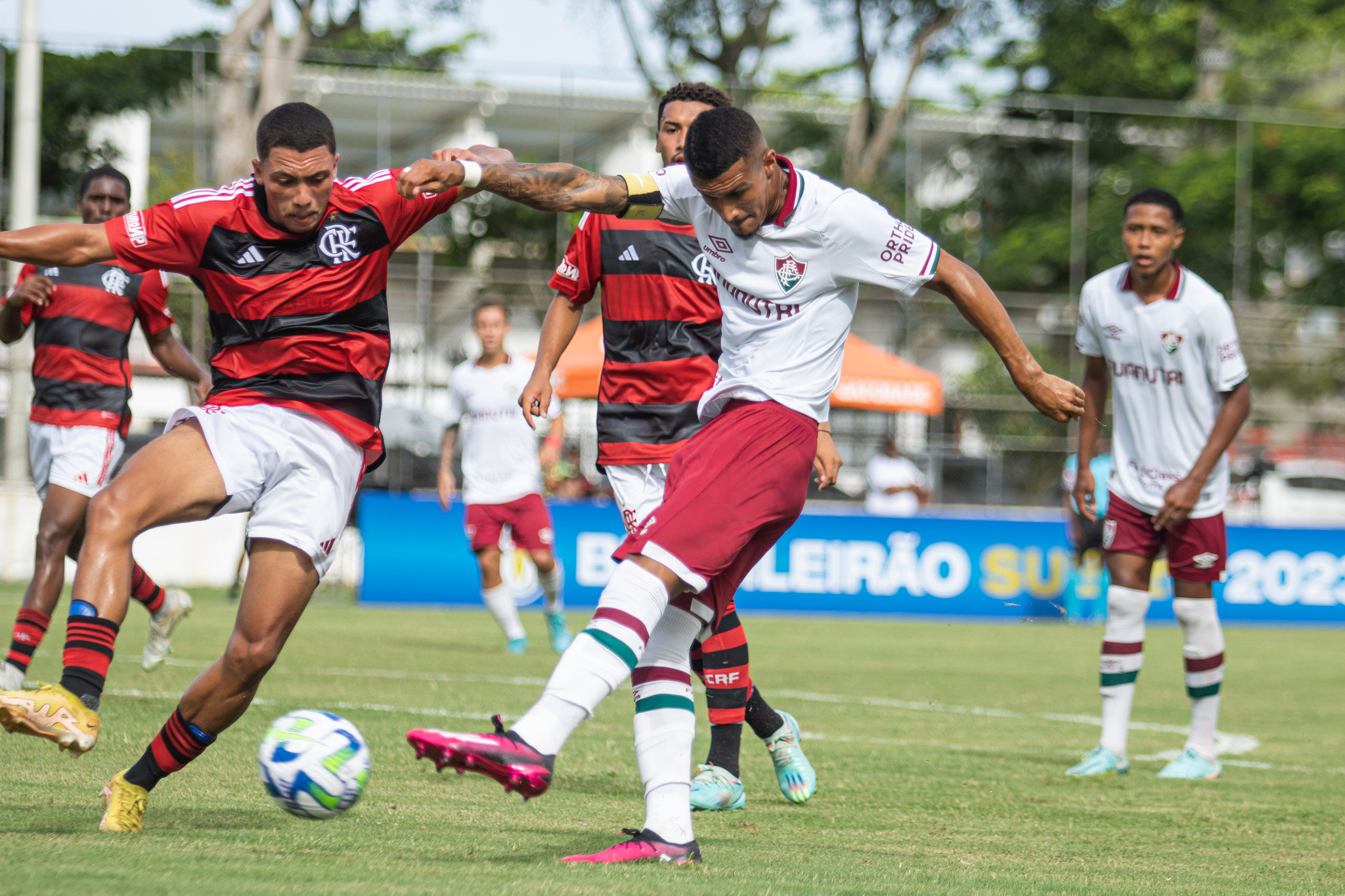 Flamengo vence clássico e consegue primeira vitória no Brasileiro Sub-20
