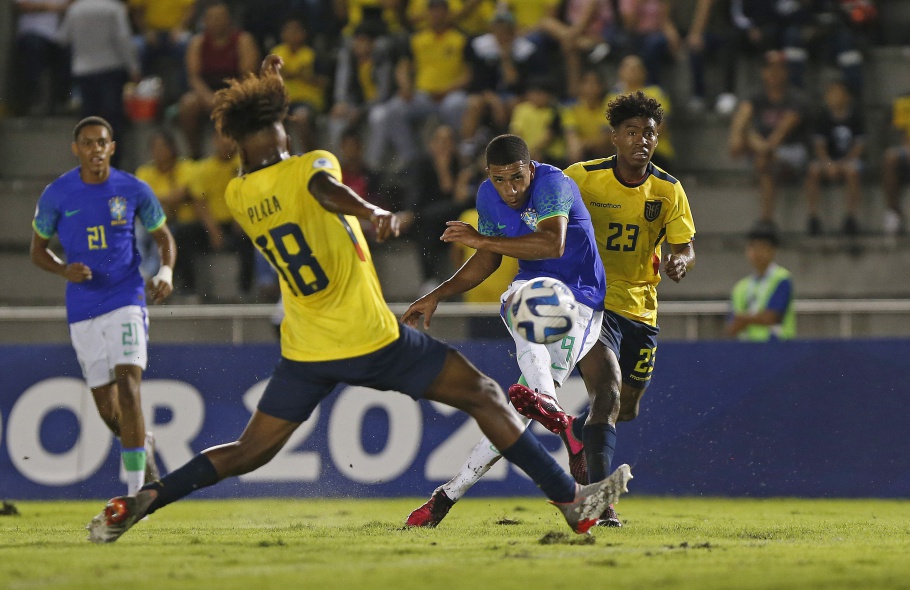 Brasil cede empate em estreia no Sul-Americano Sub-17