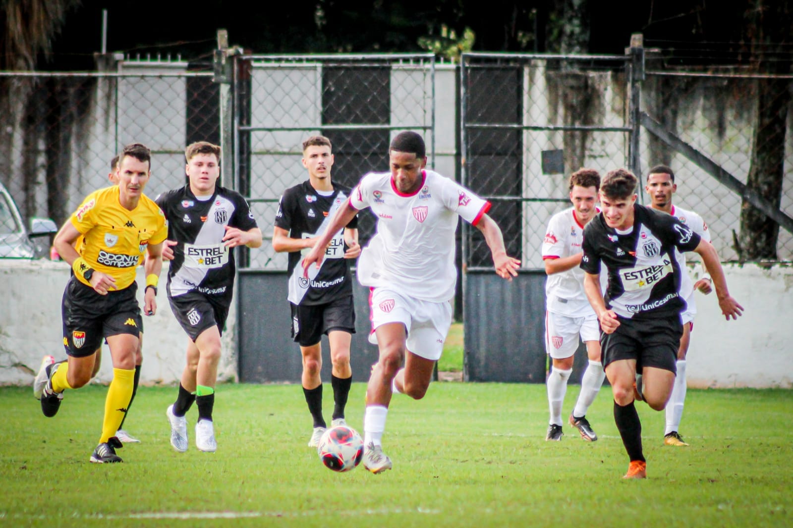 Ponte_Preta - 49 minutos Fim de jogo. A Macaca perdeu pelo placar