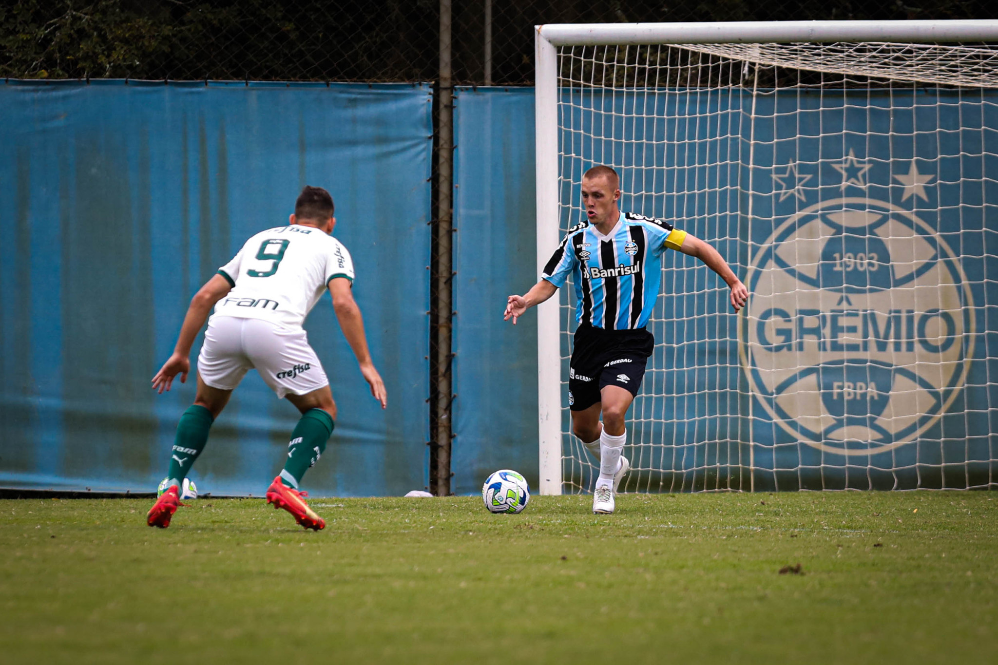 Palmeiras vence Grêmio e retoma liderança no Brasileiro Sub-20