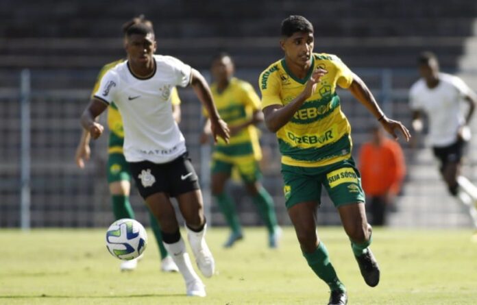 Corinthians tira invencibilidade do Cuiabá no Brasileiro Sub-20