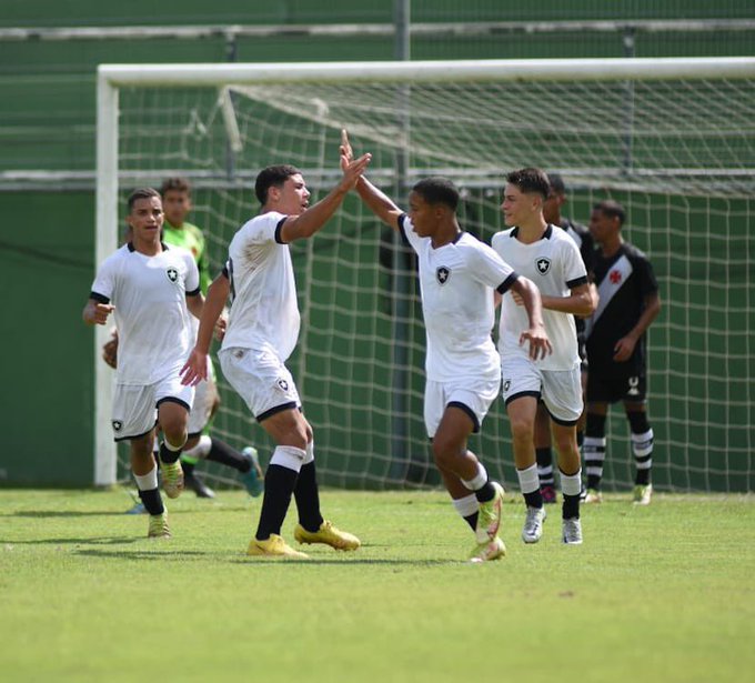 Botafogo empata e vai à final da Copa Rio Sub-16