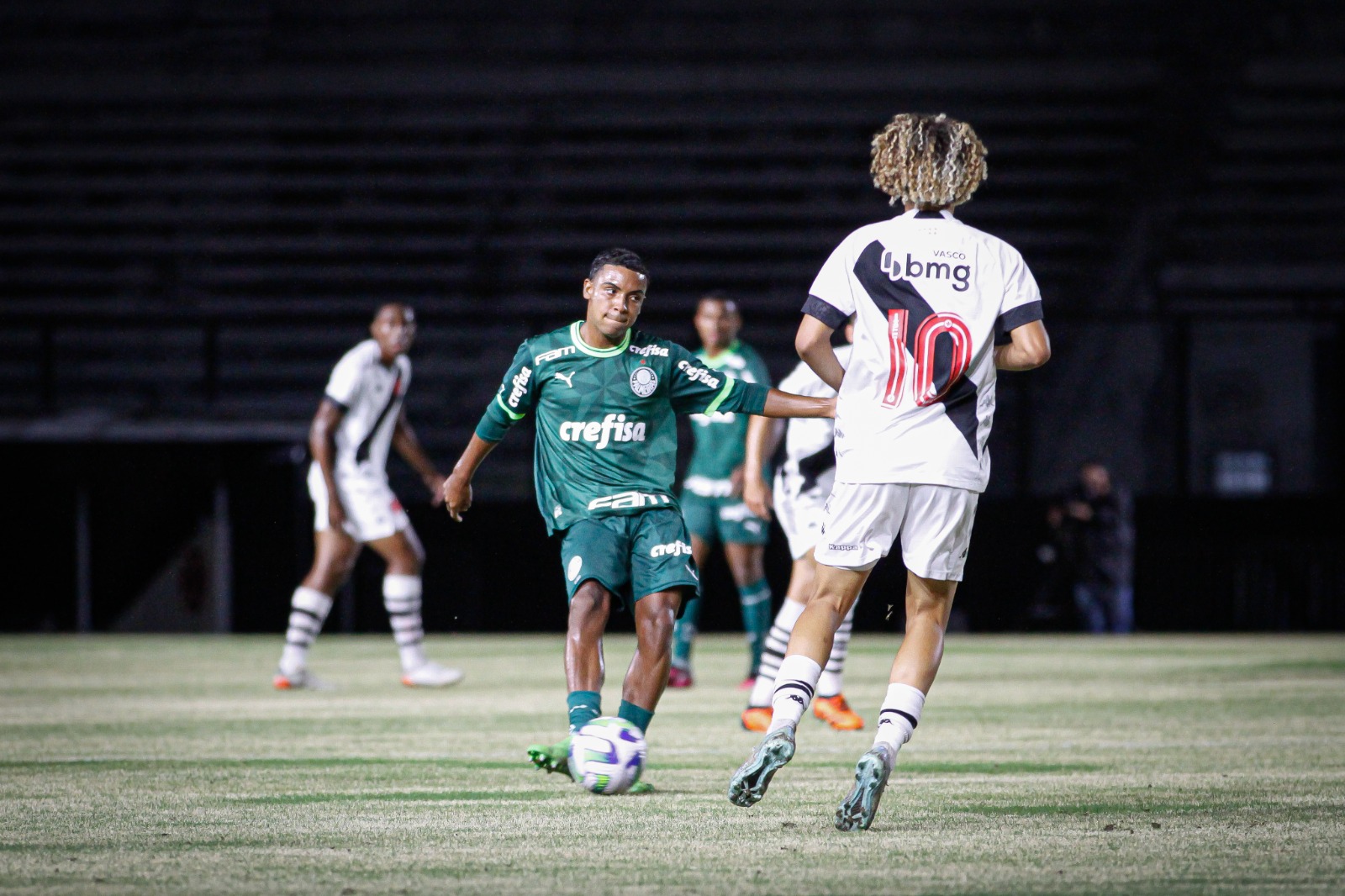 Vasco e Palmeiras empatam na ida da semi da Copa do Brasil Sub-17