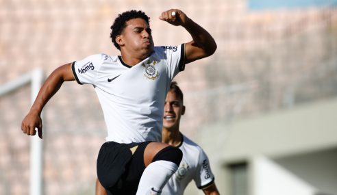 Corinthians bate São Caetano, de virada, em duelo de invictos pelo Paulista Sub-20