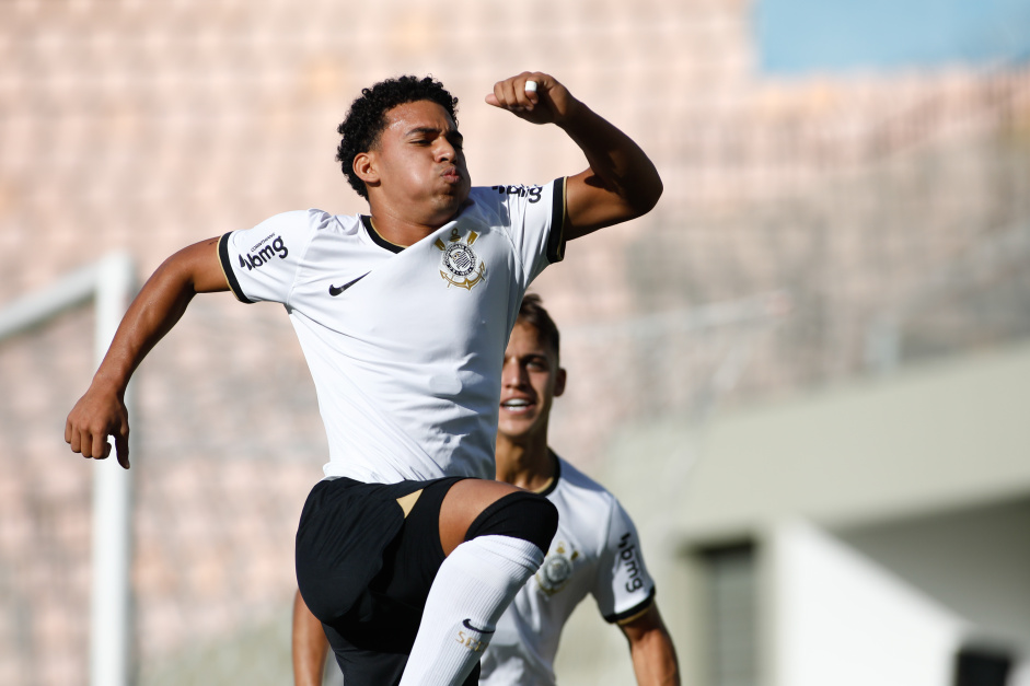 Corinthians bate São Caetano, de virada, em duelo de invictos pelo Paulista Sub-20