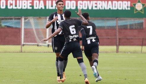 Botafogo reverte desvantagem e vai às semifinais do Carioca Sub-20