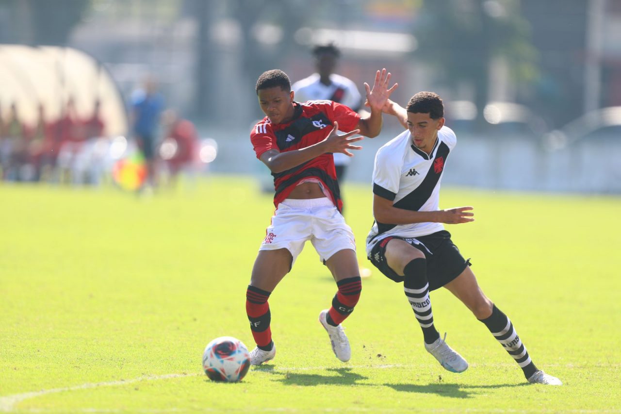 Vasco e Botafogo saem na frente nas semifinais da Copa Rio Sub-15
