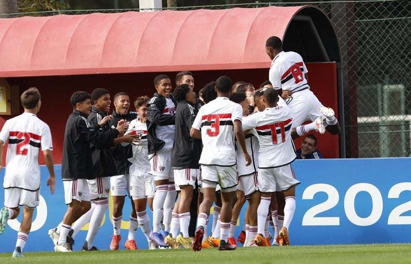São Paulo ganha do Bahia e permanece 100% no Brasileirão Sub-17
