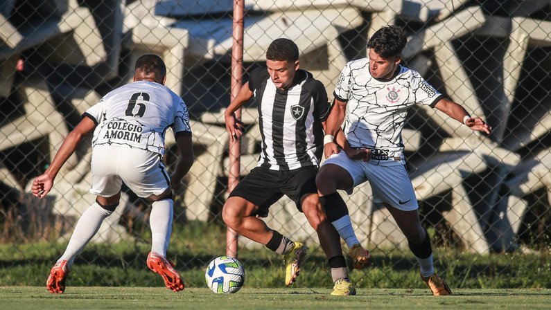 Corinthians estreia no Brasileiro Sub-17 com vitória fora de casa sobre o Botafogo