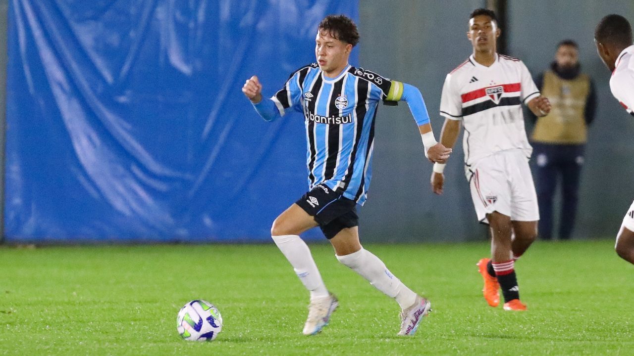 São Paulo goleia Grêmio fora de casa e lidera Brasileiro Sub-17