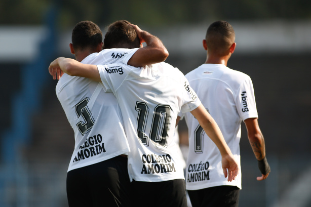Corinthians goleia Chapecoense e vai às oitavas da Copa do Brasil Sub-20