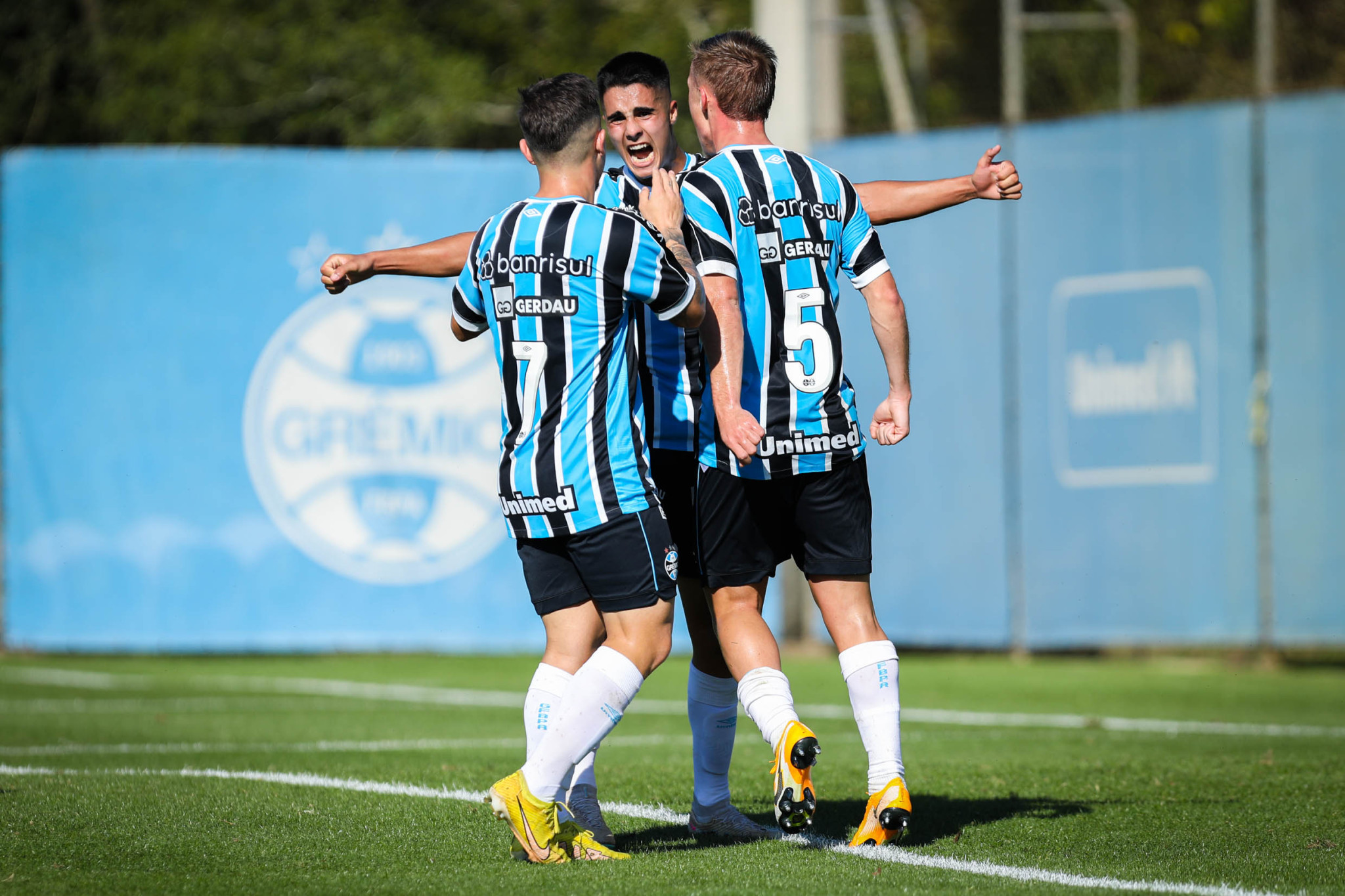 Grêmio sai em vantagem contra o Athletico-PR nas oitavas da Copa do Brasil Sub-20
