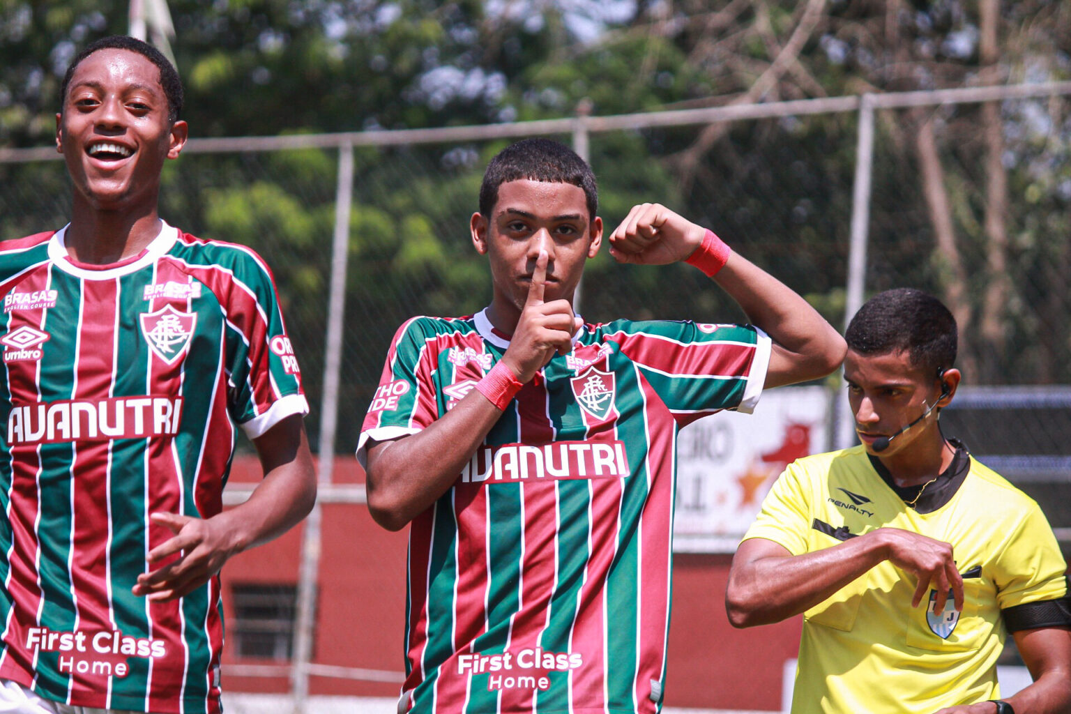 Fluminense goleia Botafogo e avança à decisão do Carioca Sub-15